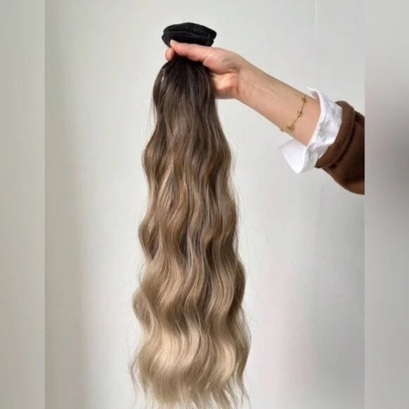 Ash Medium Blonde  Clip in Hair Extensions - Picture 1 of 7
